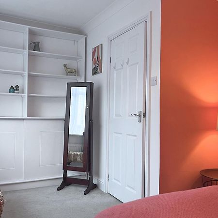 Jekyll'S On Hyde - Spacious Town House - Central Winchester - Free Parking, Sleeps 5 - By Xplus Stays Extérieur photo