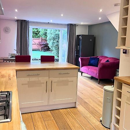 Jekyll'S On Hyde - Spacious Town House - Central Winchester - Free Parking, Sleeps 5 - By Xplus Stays Extérieur photo