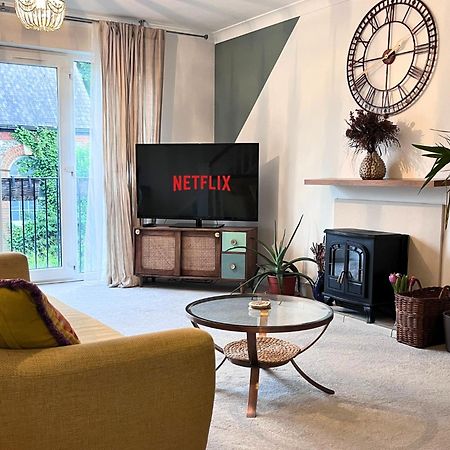 Jekyll'S On Hyde - Spacious Town House - Central Winchester - Free Parking, Sleeps 5 - By Xplus Stays Extérieur photo