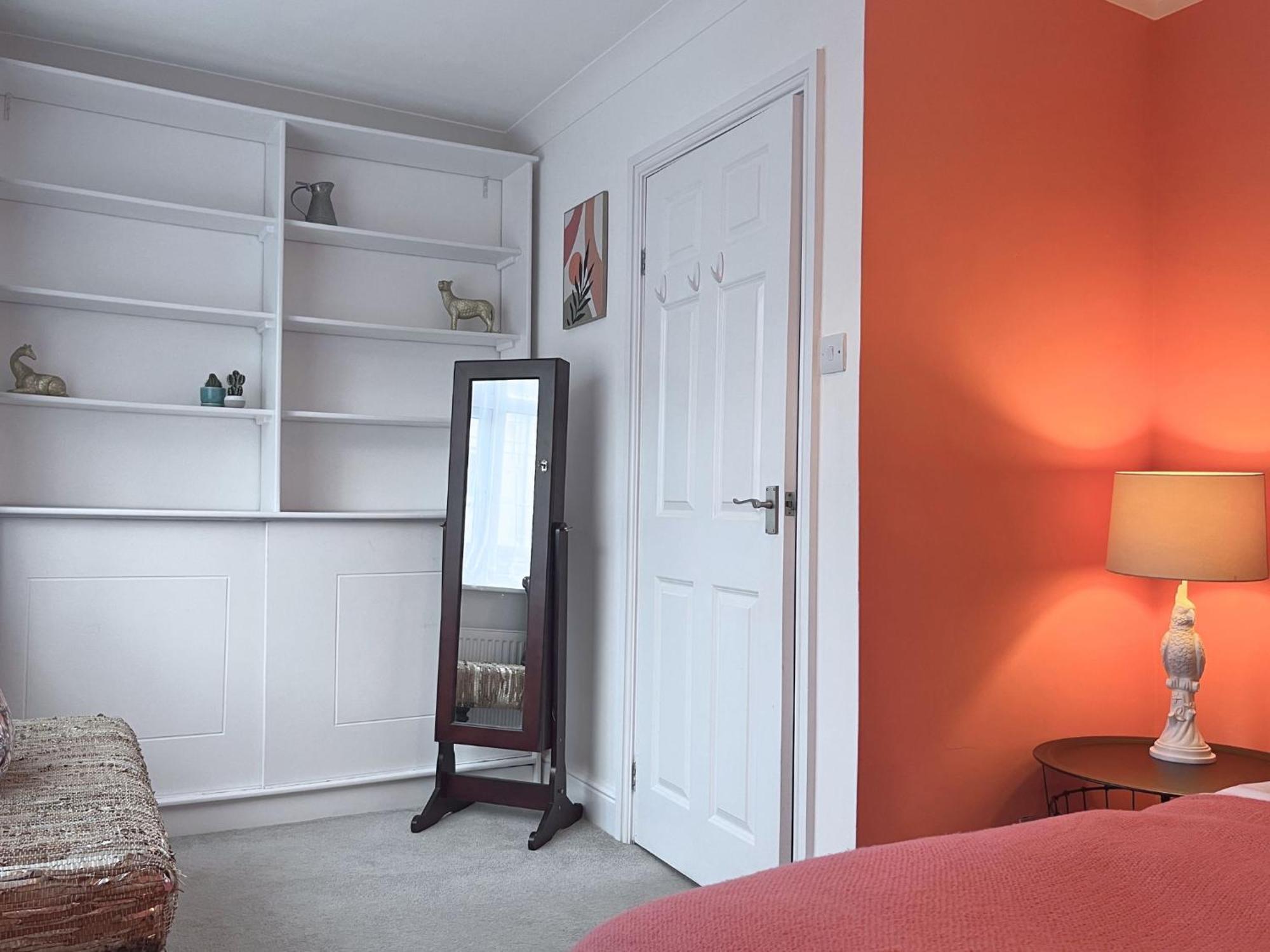 Jekyll'S On Hyde - Spacious Town House - Central Winchester - Free Parking, Sleeps 5 - By Xplus Stays Extérieur photo