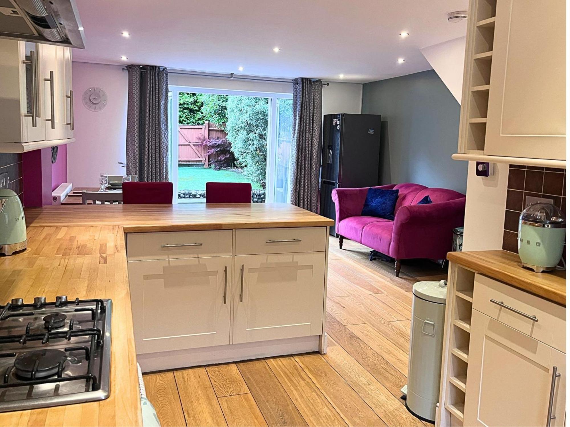 Jekyll'S On Hyde - Spacious Town House - Central Winchester - Free Parking, Sleeps 5 - By Xplus Stays Extérieur photo