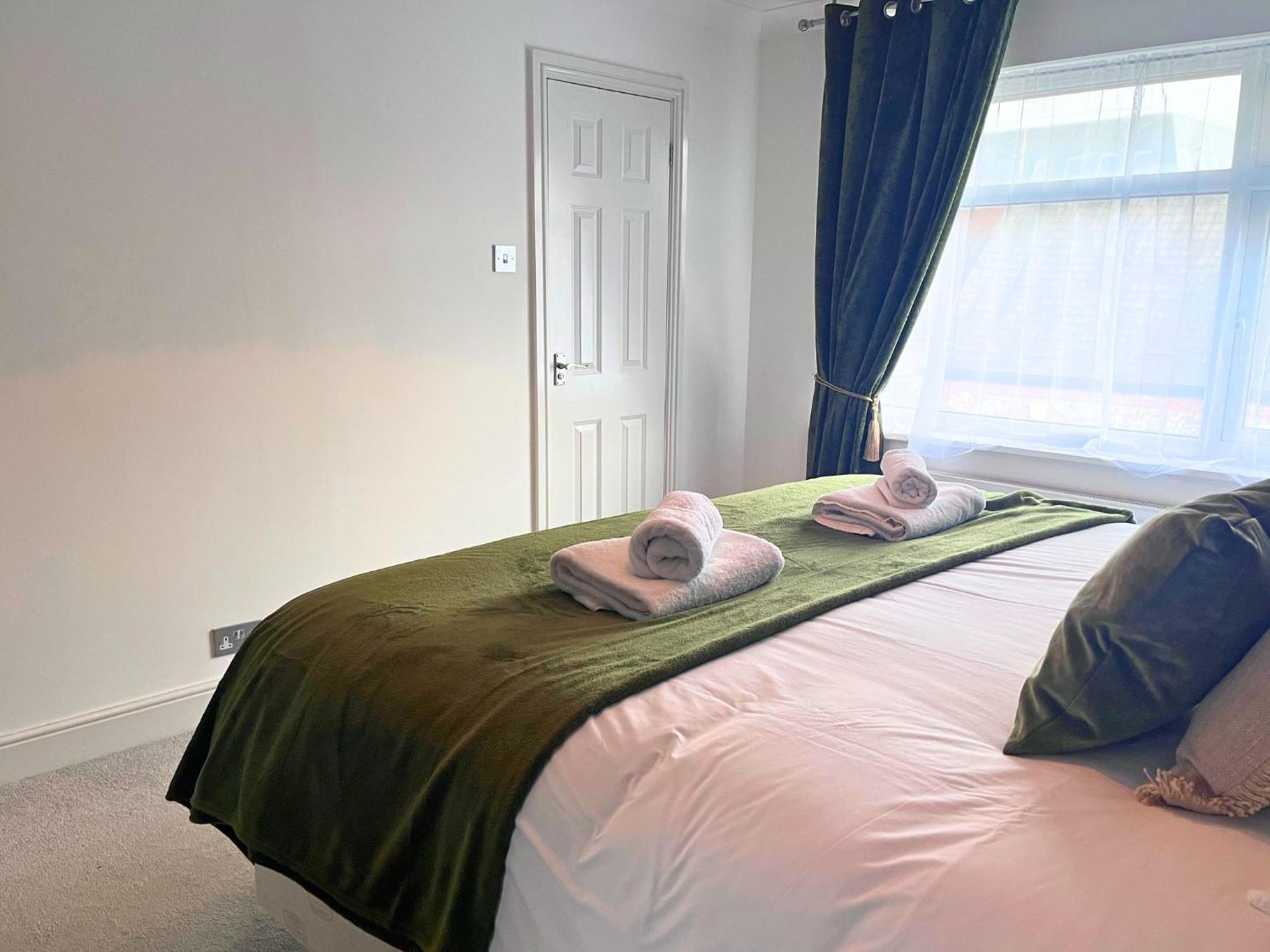 Jekyll'S On Hyde - Spacious Town House - Central Winchester - Free Parking, Sleeps 5 - By Xplus Stays Extérieur photo