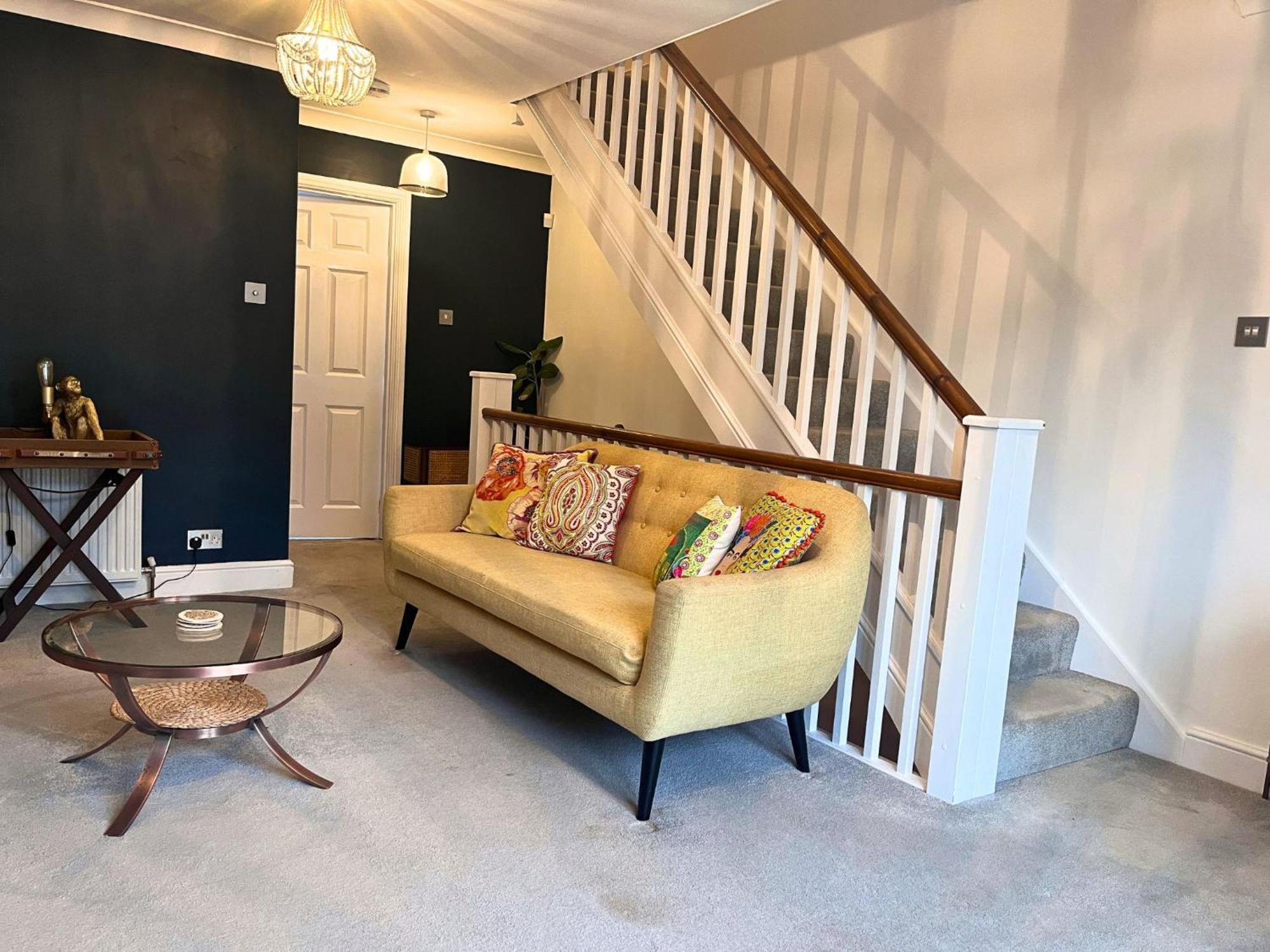 Jekyll'S On Hyde - Spacious Town House - Central Winchester - Free Parking, Sleeps 5 - By Xplus Stays Extérieur photo