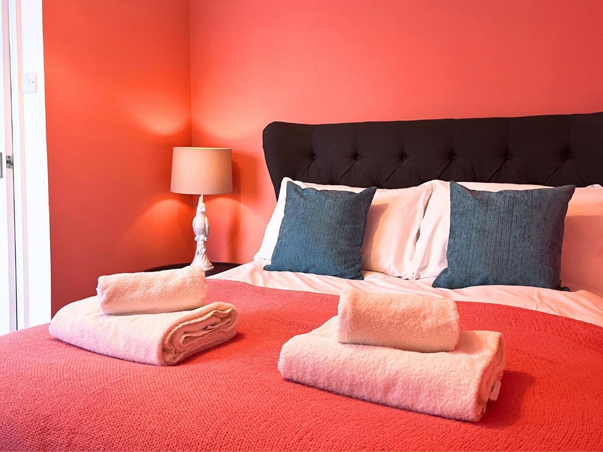 Jekyll'S On Hyde - Spacious Town House - Central Winchester - Free Parking, Sleeps 5 - By Xplus Stays Extérieur photo