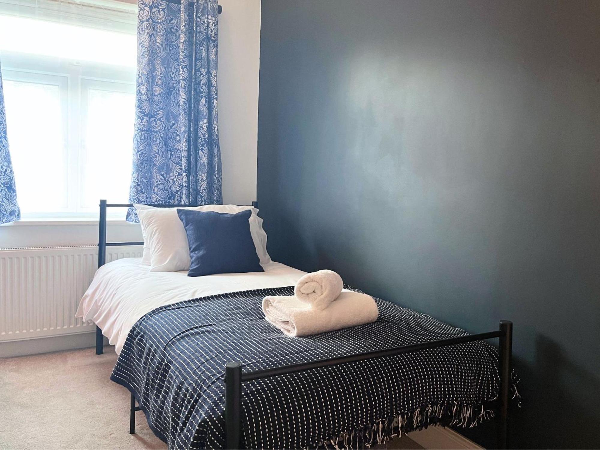Jekyll'S On Hyde - Spacious Town House - Central Winchester - Free Parking, Sleeps 5 - By Xplus Stays Extérieur photo