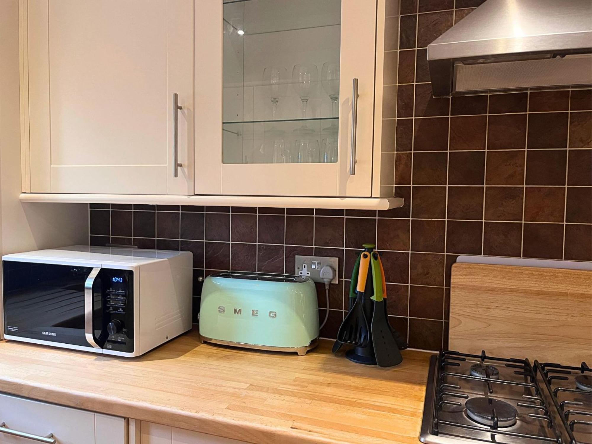 Jekyll'S On Hyde - Spacious Town House - Central Winchester - Free Parking, Sleeps 5 - By Xplus Stays Extérieur photo