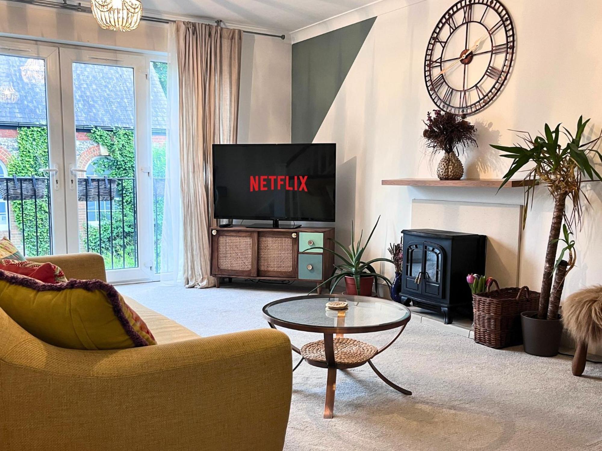 Jekyll'S On Hyde - Spacious Town House - Central Winchester - Free Parking, Sleeps 5 - By Xplus Stays Extérieur photo