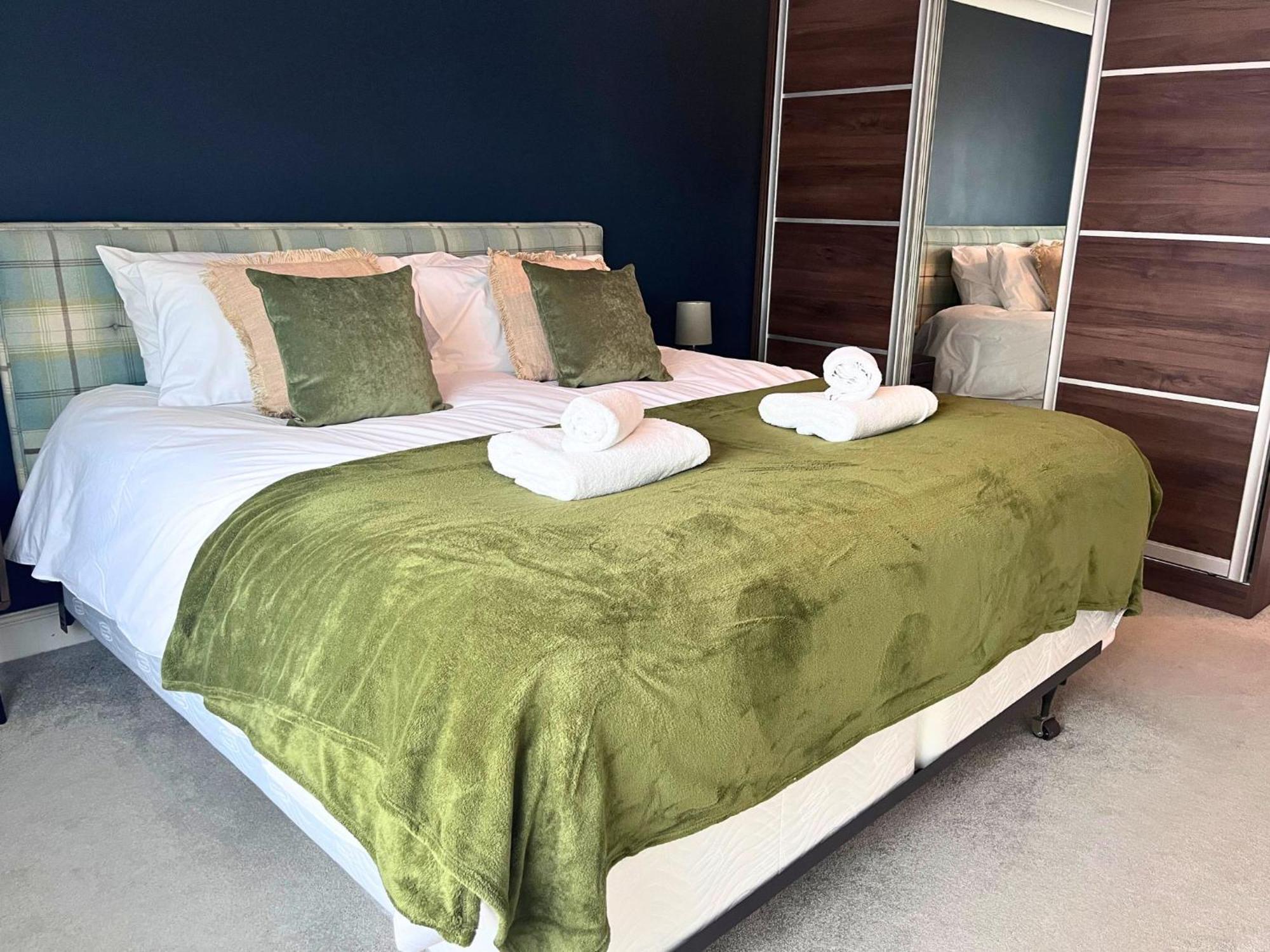 Jekyll'S On Hyde - Spacious Town House - Central Winchester - Free Parking, Sleeps 5 - By Xplus Stays Extérieur photo