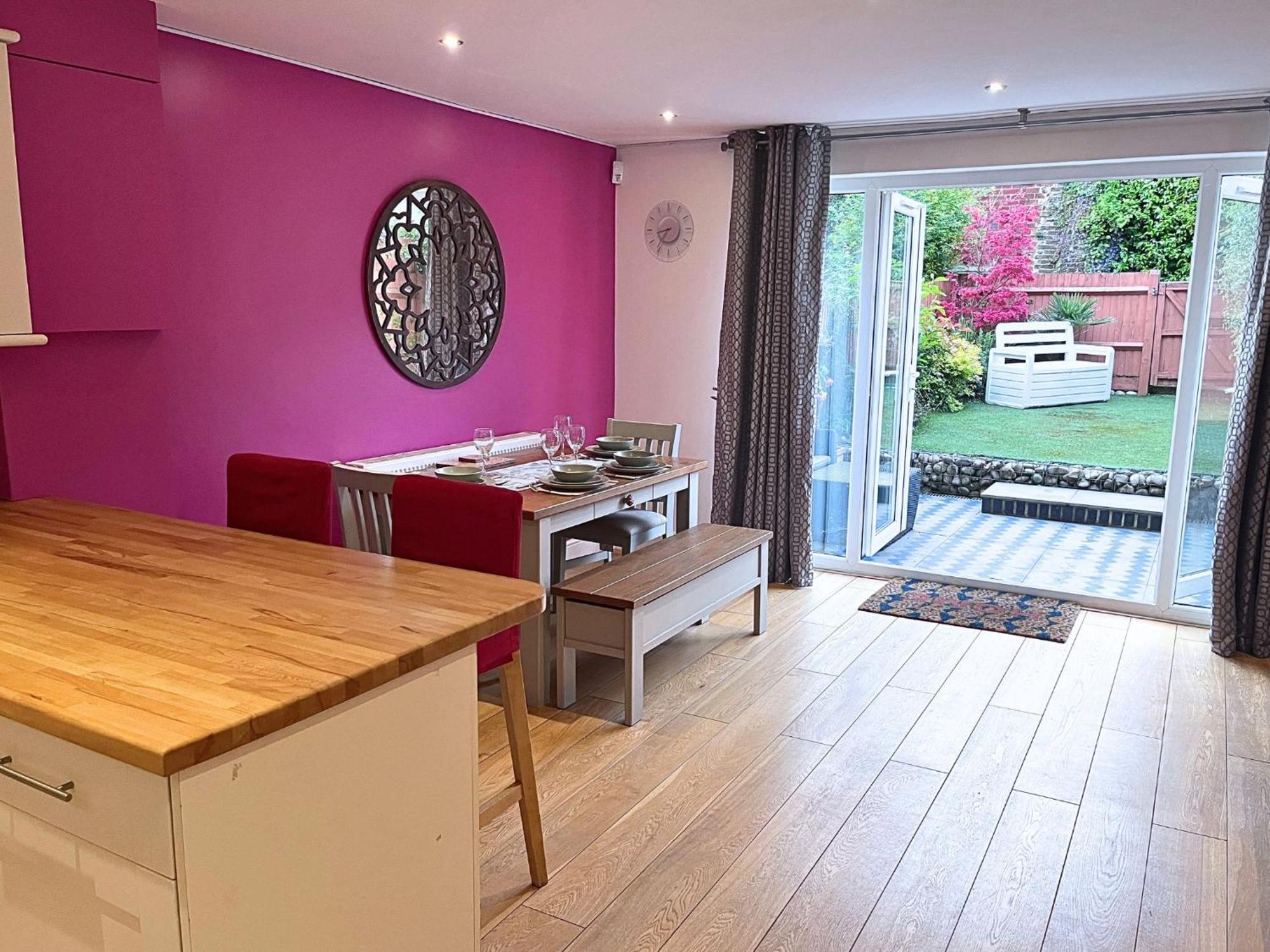 Jekyll'S On Hyde - Spacious Town House - Central Winchester - Free Parking, Sleeps 5 - By Xplus Stays Extérieur photo