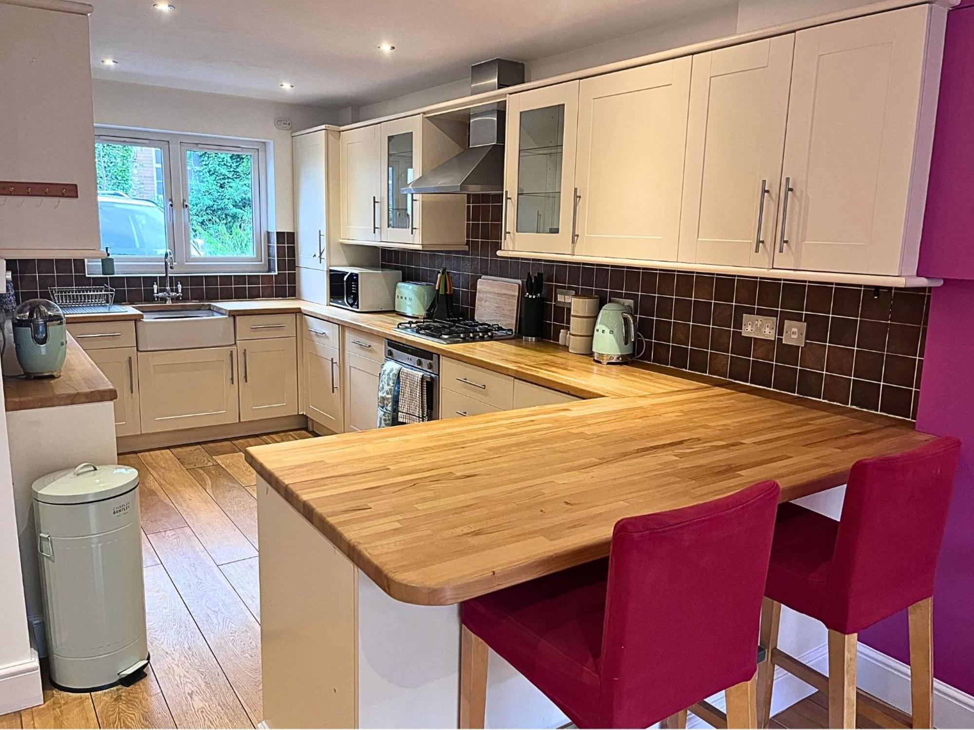 Jekyll'S On Hyde - Spacious Town House - Central Winchester - Free Parking, Sleeps 5 - By Xplus Stays Extérieur photo