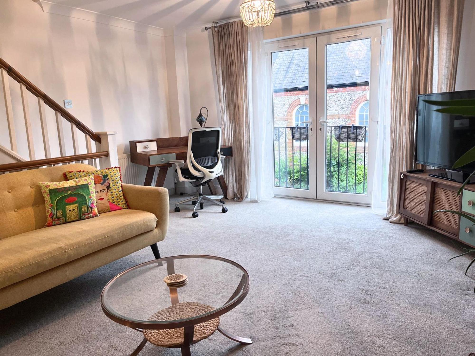 Jekyll'S On Hyde - Spacious Town House - Central Winchester - Free Parking, Sleeps 5 - By Xplus Stays Extérieur photo