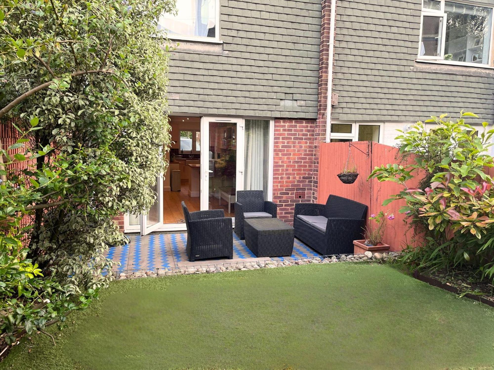 Jekyll'S On Hyde - Spacious Town House - Central Winchester - Free Parking, Sleeps 5 - By Xplus Stays Extérieur photo