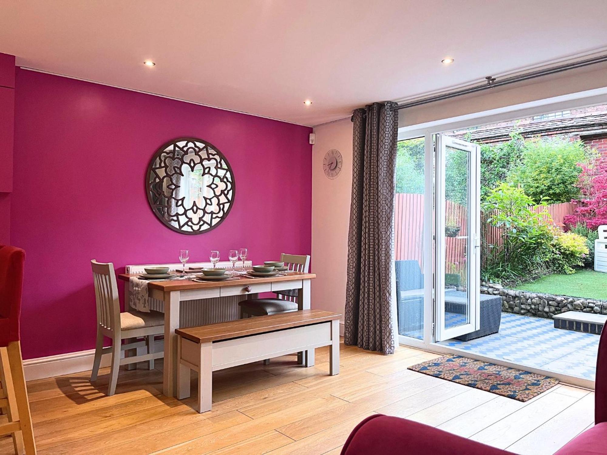Jekyll'S On Hyde - Spacious Town House - Central Winchester - Free Parking, Sleeps 5 - By Xplus Stays Extérieur photo